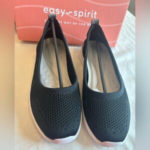 Easy Spirit Black and White Women's Flats